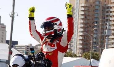 Piquet triumphs at Long Beach, US in Formula E race