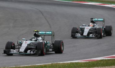 Rosberg wins in Austria as Hamilton deals with penalty