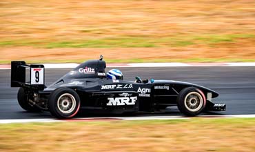 Vikash Anand grabs title in MRF F1600 race